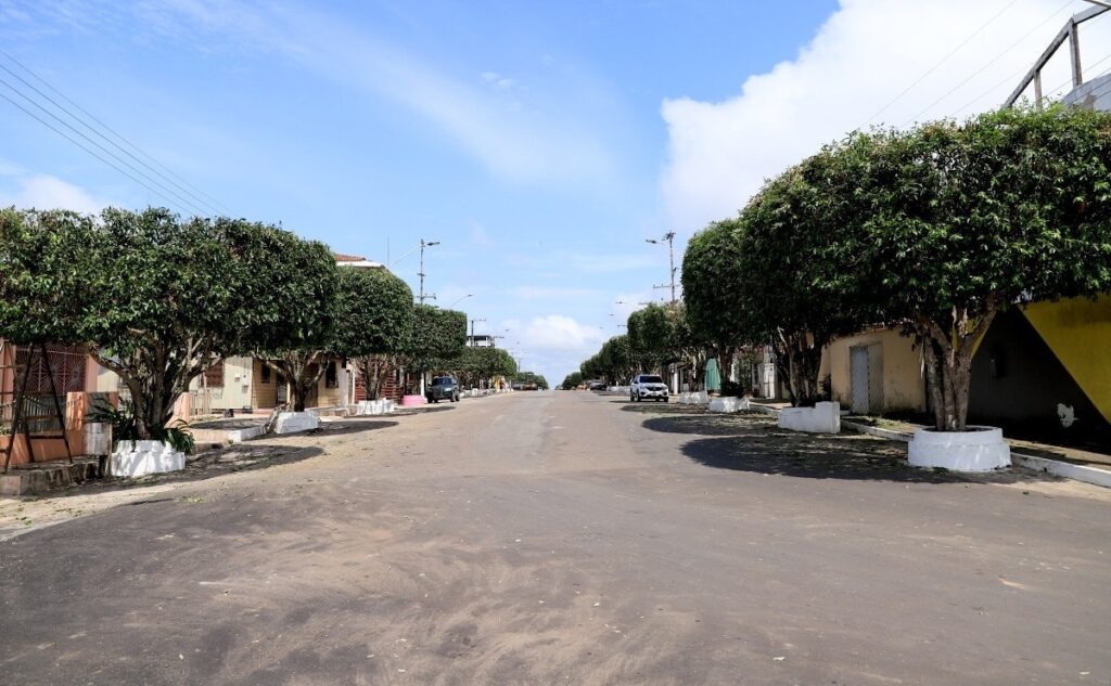 Mais de R$ 2 milhões em calçadas e meio fio em Maués