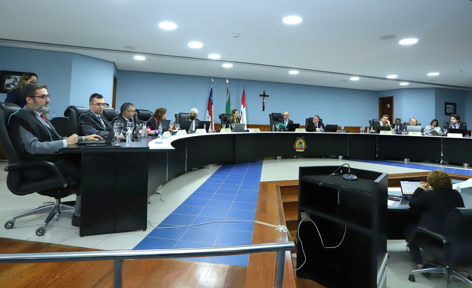 Seis prefeituras estão na mira do TCE-AM por excesso de gastos com pessoal