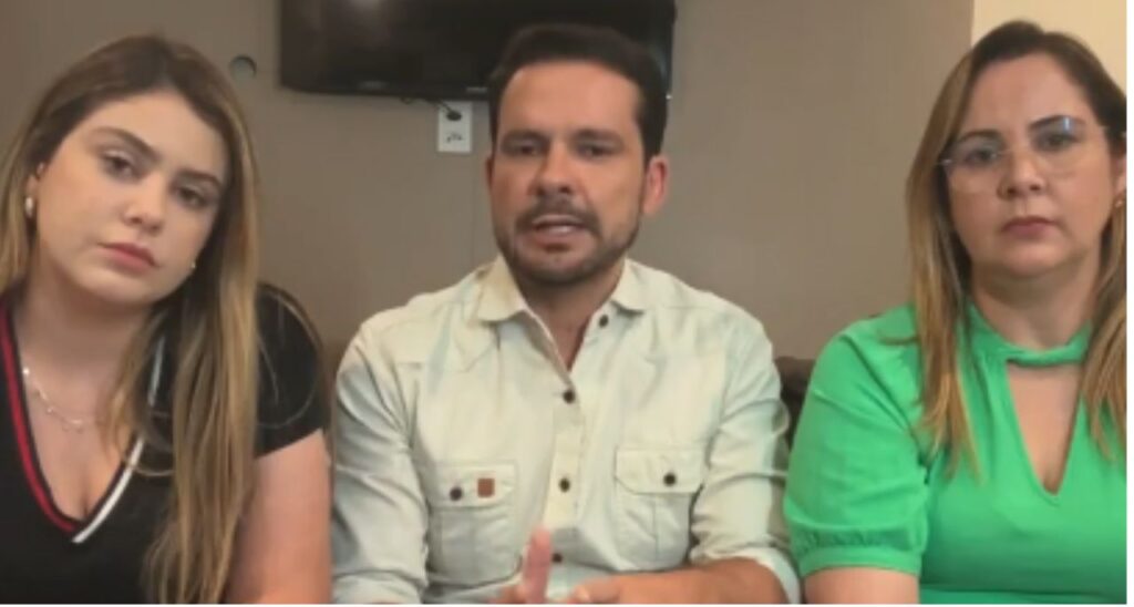 Alberto Neto, a ex-mulher e a filha deles